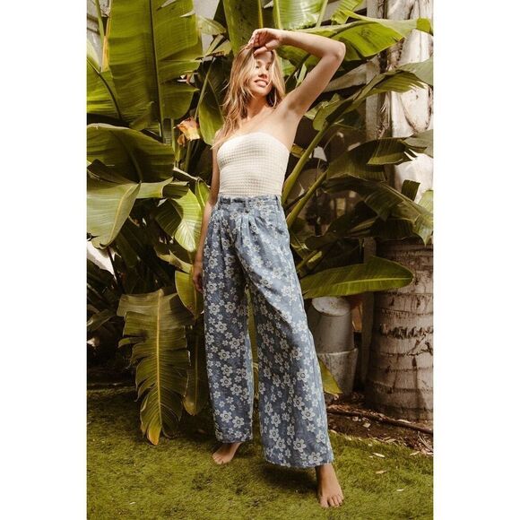 BiBi Floral Printed White Flower Texture Wide Leg Cropped Blue Jeans Sz Medium - Picture 8 of 11